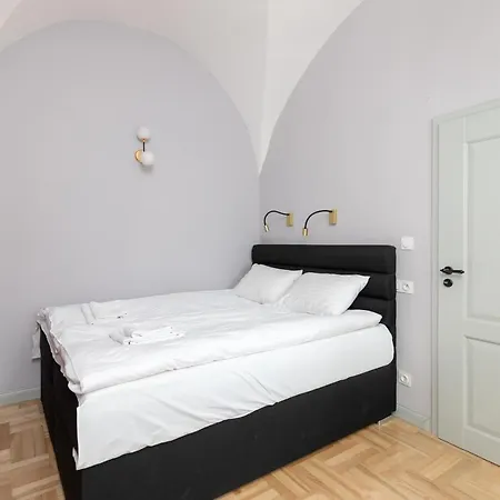 Rent Like - Krakowskie Przedmiescie 12 Ii *